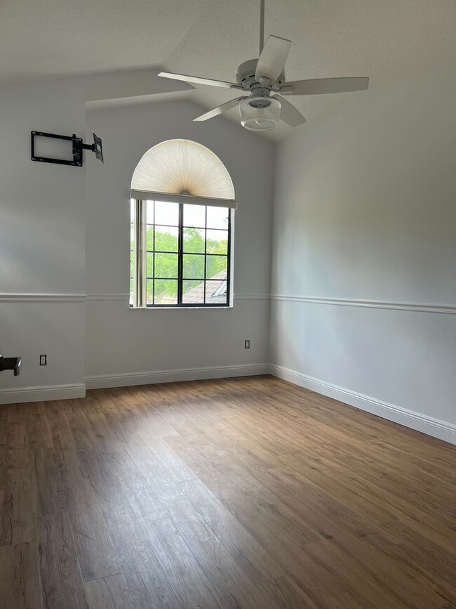 Building Photo - Dr Phillips area 3 bedroom 2.5  Bath Home With Bonus room