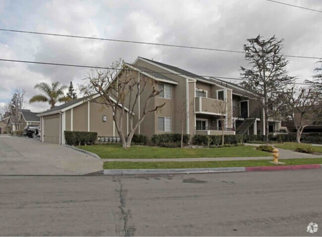 Building Photo - 2940 E Frontera St