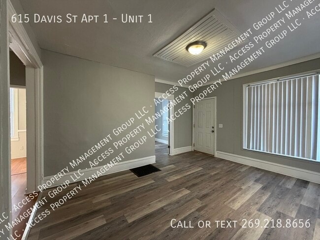 Foto del edificio - 615 Davis St