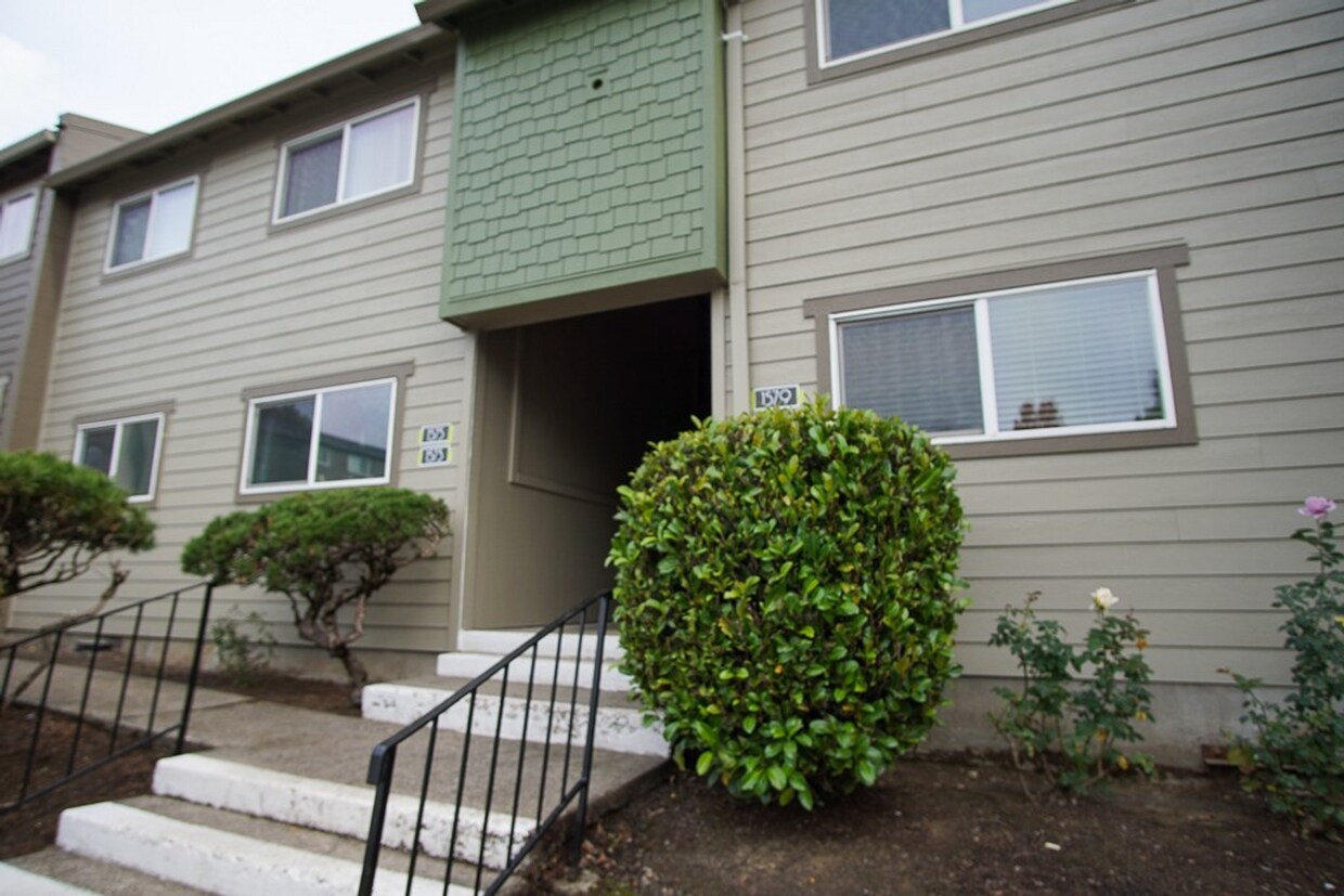 Primary Photo - Spacious Two Bedroom in Heart of Buckman!