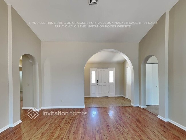 Building Photo - 668 E Manor Dr
