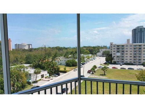 Building Photo - 720 Bayshore Dr