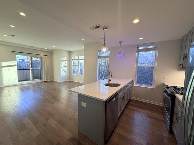 Foto del edificio - 1500 N American St