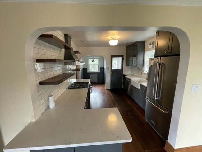 Building Photo - Beautifully Remodeled Craftsman House on B...