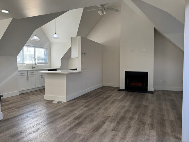 Foto del edificio - 81 Montoya Dr