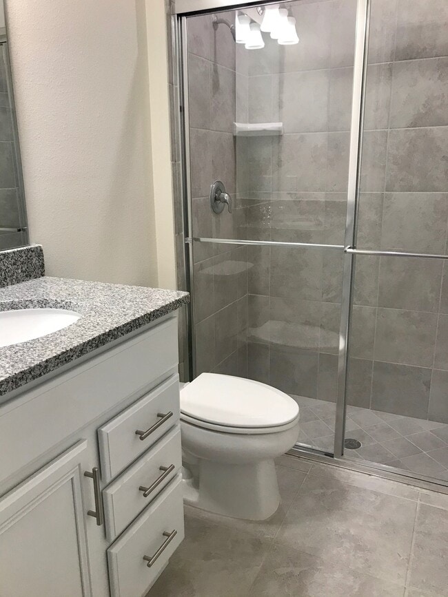 Building Photo - Energy Efficient 3/3 Townhome w/ 2 Car Gar...