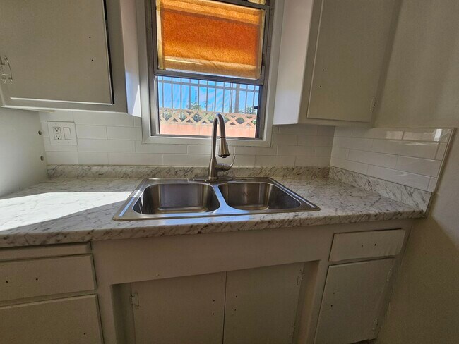 Foto del edificio - 9354 Cedar St