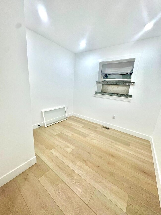 Photo - 828 E Woodlawn St Townhome