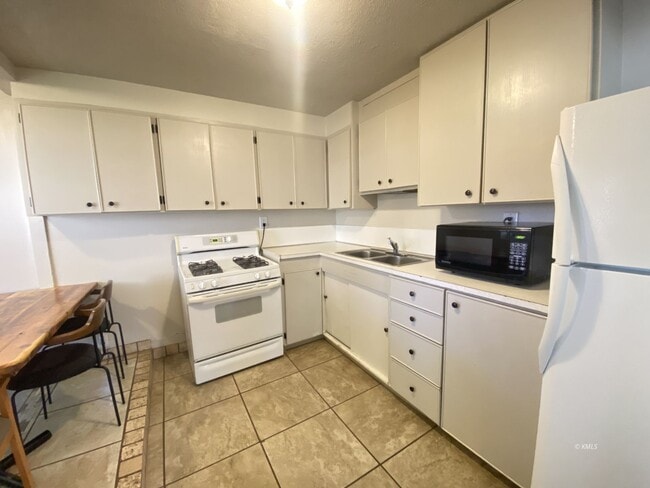 Building Photo - 363 N 300 W