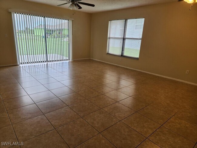 Foto del edificio - 1204 Diplomat Pkwy E