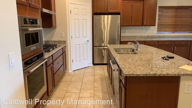 Building Photo - 3 br, 2.5 bath House - 11109 E. Travertine...