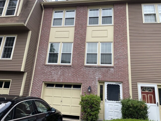 Foto del edificio - 119 Heritage Dr