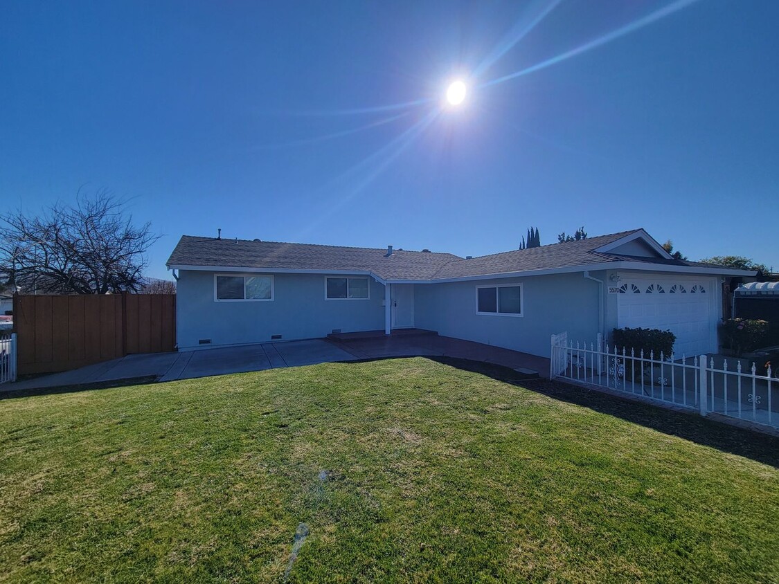 Primary Photo - Remodeled 3 Bed House with Solar Panels. M...