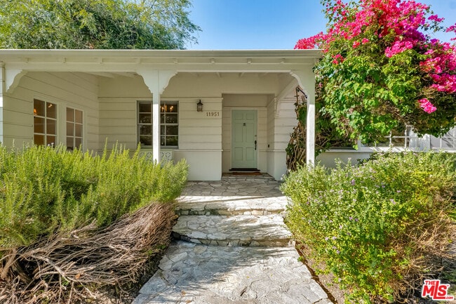 Building Photo - 11951 Landale St