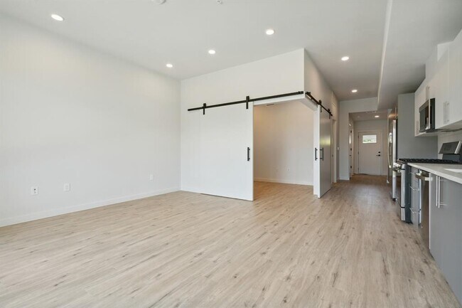 Building Photo - 4004 Banister Ln