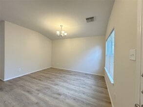 Building Photo - 24522 Lakecrest Village Dr