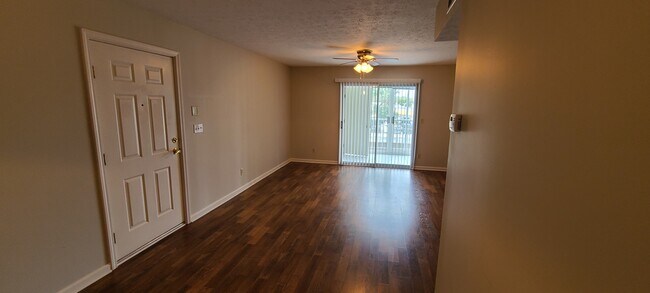 Sala de estar - 3721 Bardstown Rd