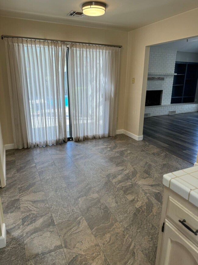 Foto del edificio - 3 bedroom 2 bath home in The Oaks