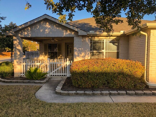 Building Photo - Great home in Blockhouse - Available Now!