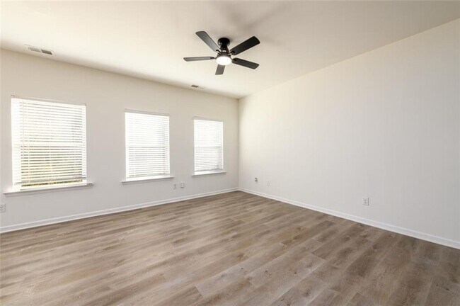 Foto del edificio - 4950 Elm Brook Dr