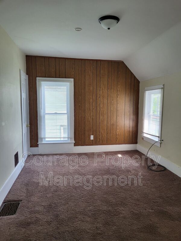 Primary Photo - 1056 Walnut St