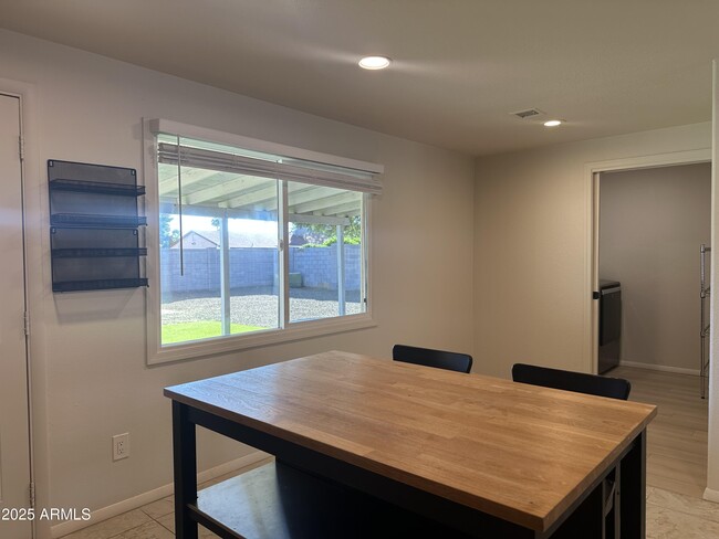 Building Photo - 4109 E Winchcomb Dr