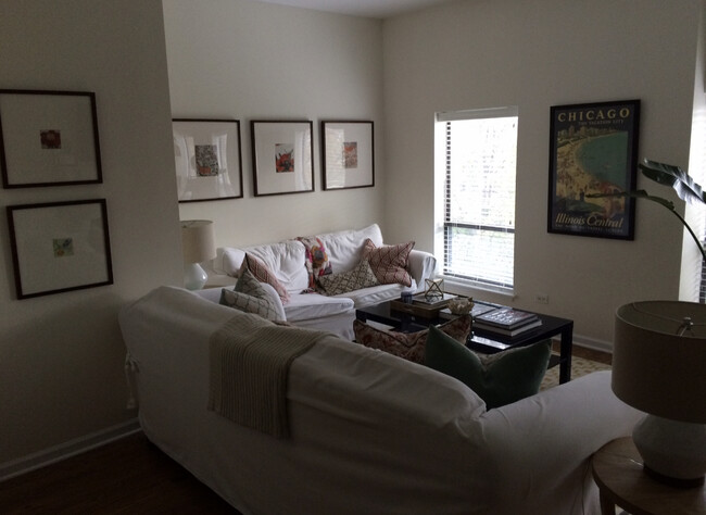 Living Room - 1708 N Bissell St