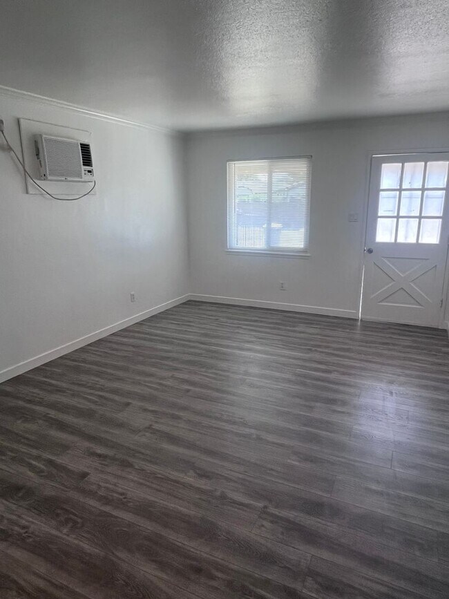 Building Photo - 394-398 Lindley Drive