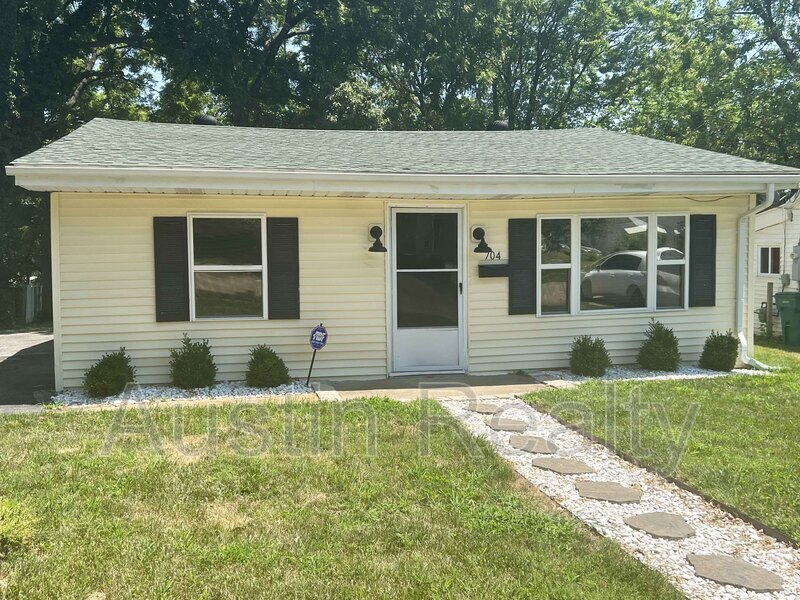 704 N Elm Ave, ster Groves, MO 63119 House for Rent in ster