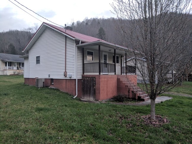 Building Photo - 62 BLACKSTONE Ln