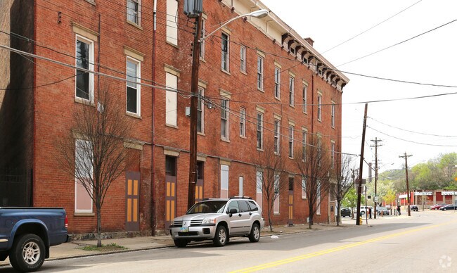 Building Photo - 1936-1942 Race St