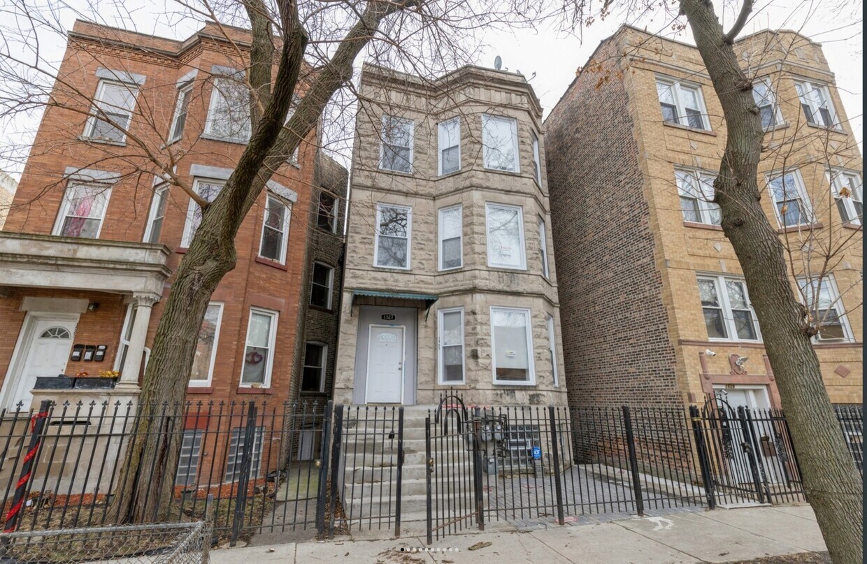 Foto principal - 1527 S Spaulding Ave