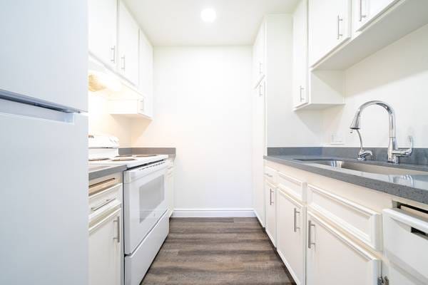 Building Photo - 1440 Oak Dr