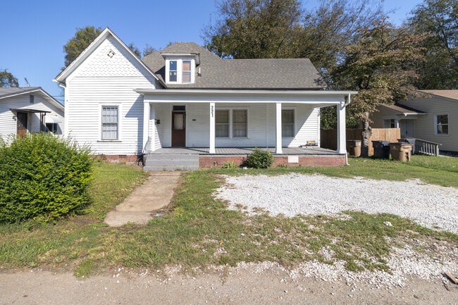 Building Photo - 221 Hawthorne Ave