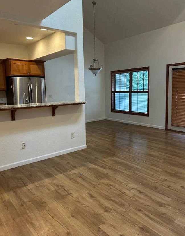 Building Photo - East Medford 2 bedroom 1.5 bathroom 2 story townhome