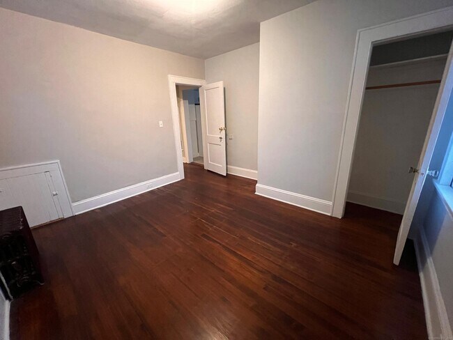 Foto del edificio - 2125 E Main St