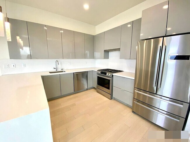 Building Photo - 4 Bedroom Townhome in San Francisco Shipyards
