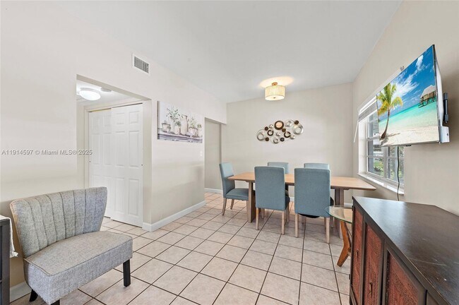 Foto del edificio - 1125 NE 5th Ave