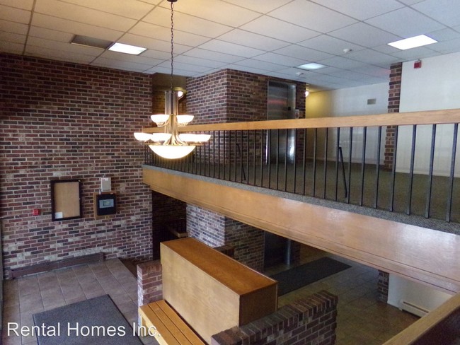 Building Photo - 1211 Oswego Rd