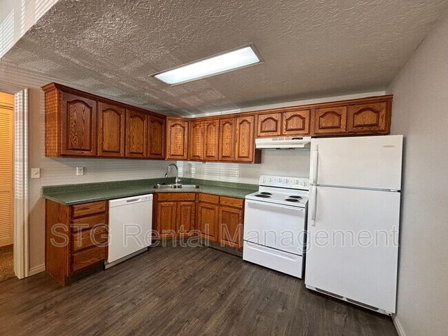 Foto del edificio - 600 N 2450 E