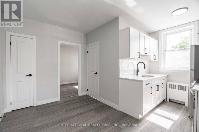 Building Photo - 215 Hamilton