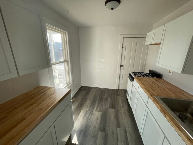 Photo - 306 E Hillsdale St Apartment