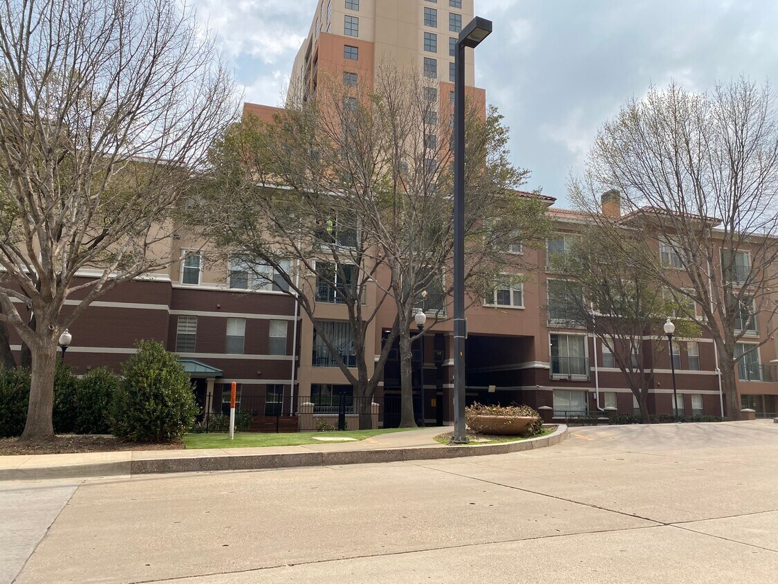 Primary Photo - 330 Las Colinas Blvd E