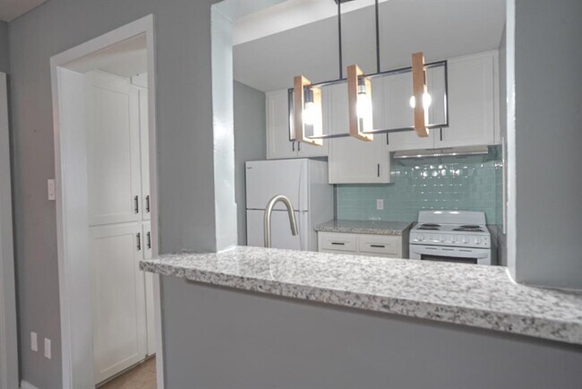 Foto del edificio - 5216 Arboles Dr
