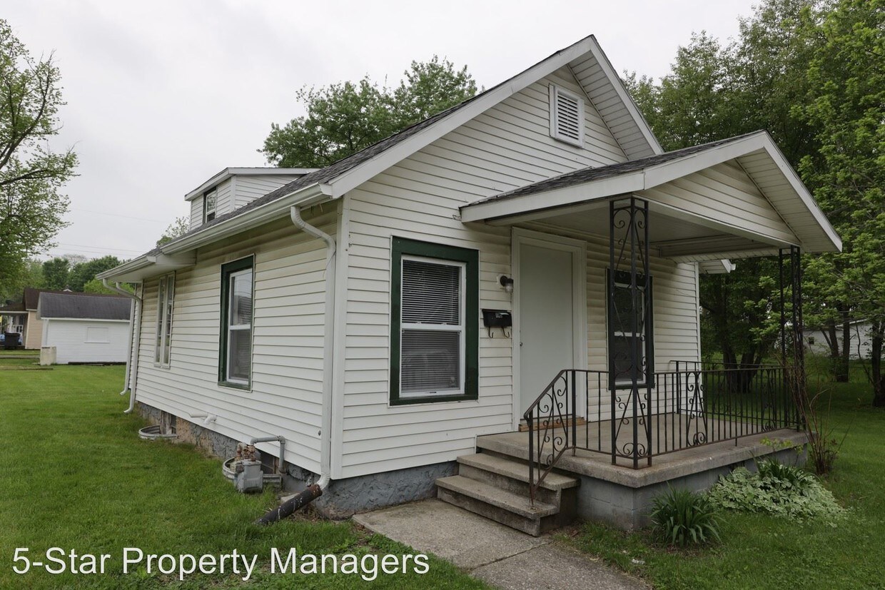 2 br, 1 bath House 843 Taylor Street House Rental in Elkhart, IN
