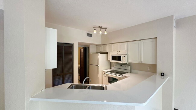 Foto del edificio - 6704 W Sample Rd