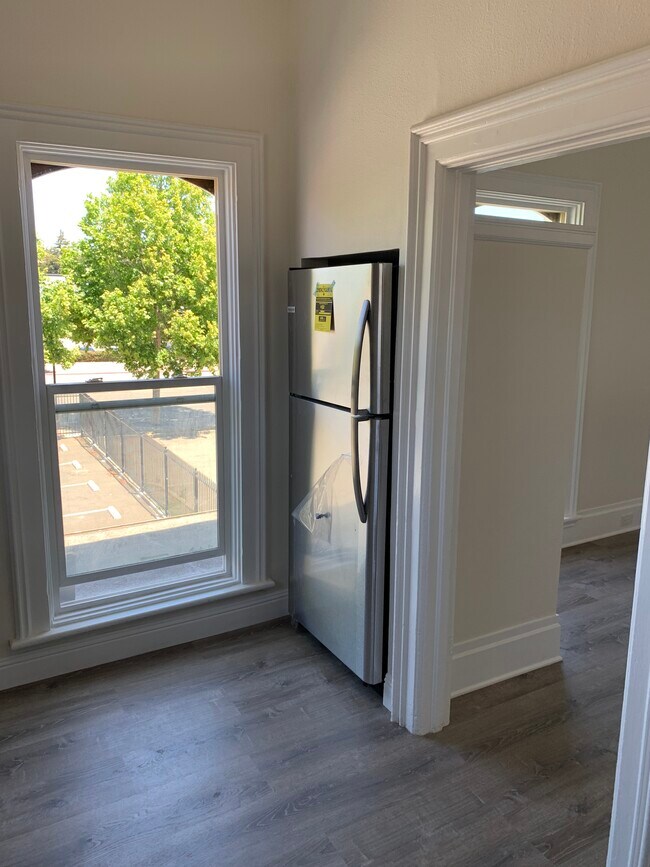 New stainless refrigerator - 128 Lewelling Blvd