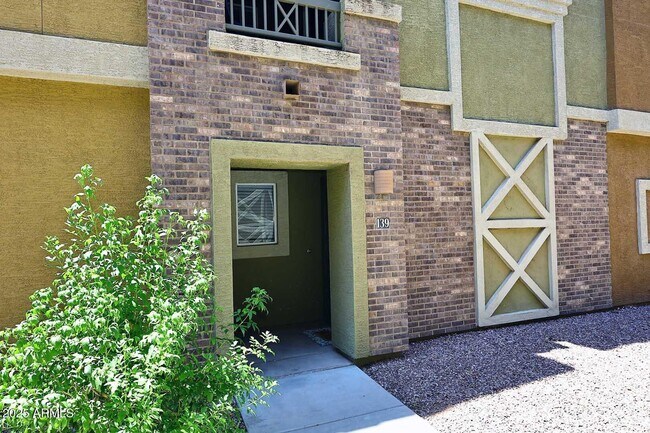 Foto del edificio - 18250 N Cave Creek Rd