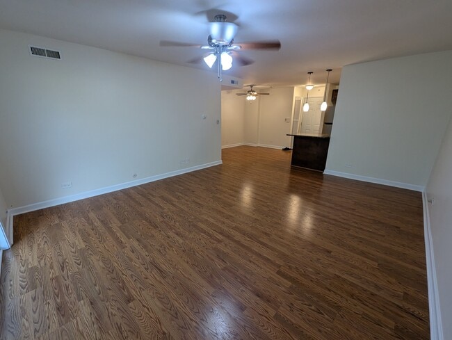 Building Photo - 16W465 Mockingbird Ln