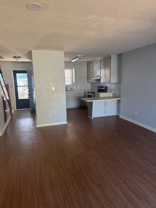 Building Photo - 3748 Donovan Dr